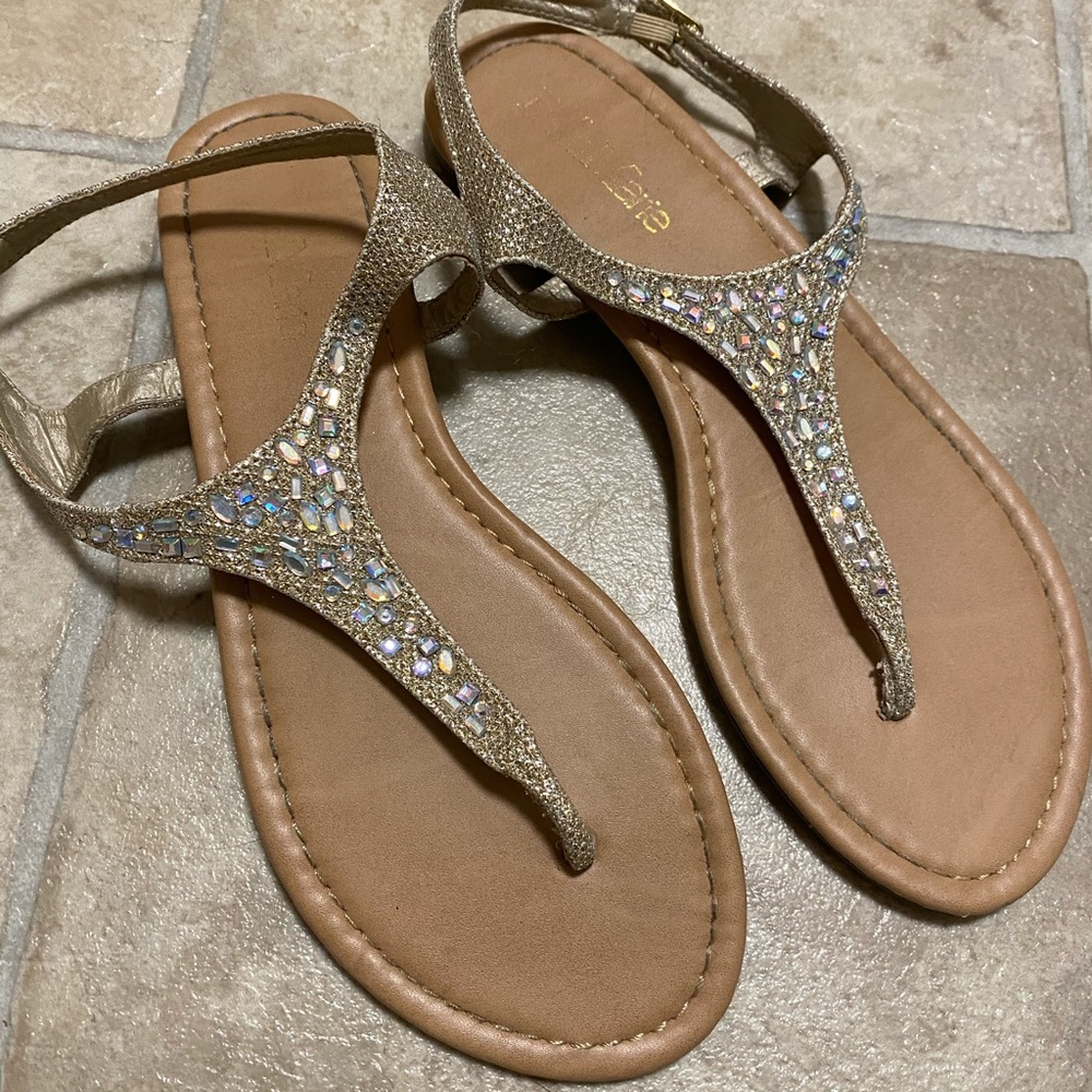 Jeweled Strap Sandals 🌿